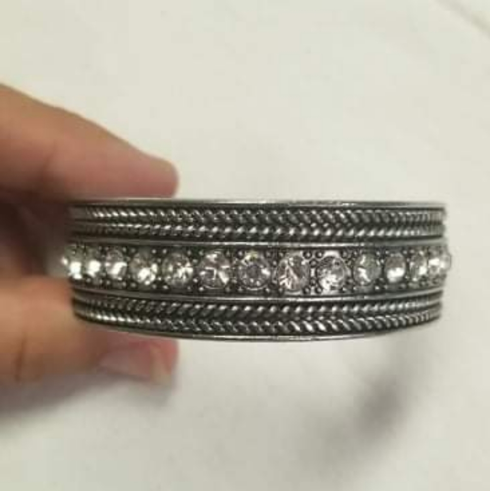 Etiquette White cuff Bracelet